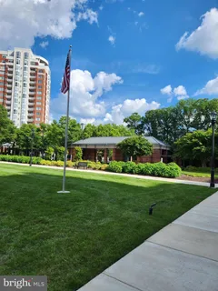 $2,850 | 5809 Nicholson Lane, Unit 304, Rockville, MD 20852