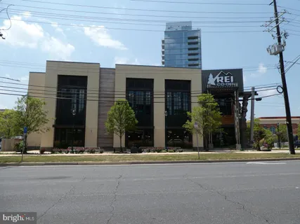 $2,850 | 5809 Nicholson Lane, Unit 304, Rockville, MD 20852