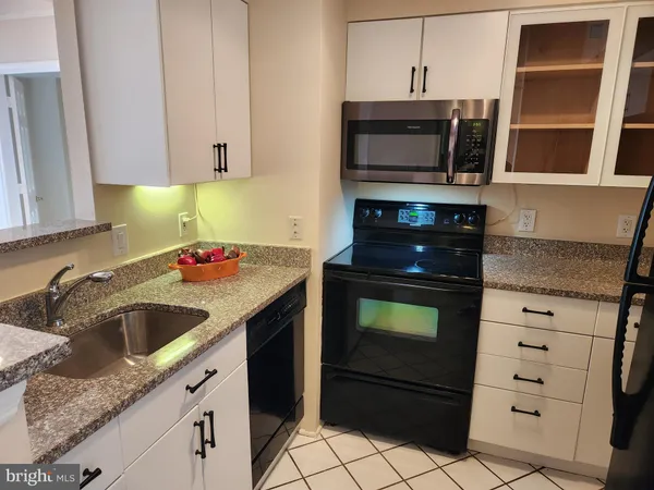 $2,850 | 5809 Nicholson Lane, Unit 304, Rockville, MD 20852