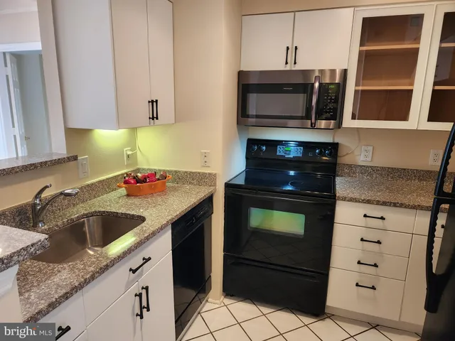 $2,850 | 5809 Nicholson Lane, Unit 304, Rockville, MD 20852