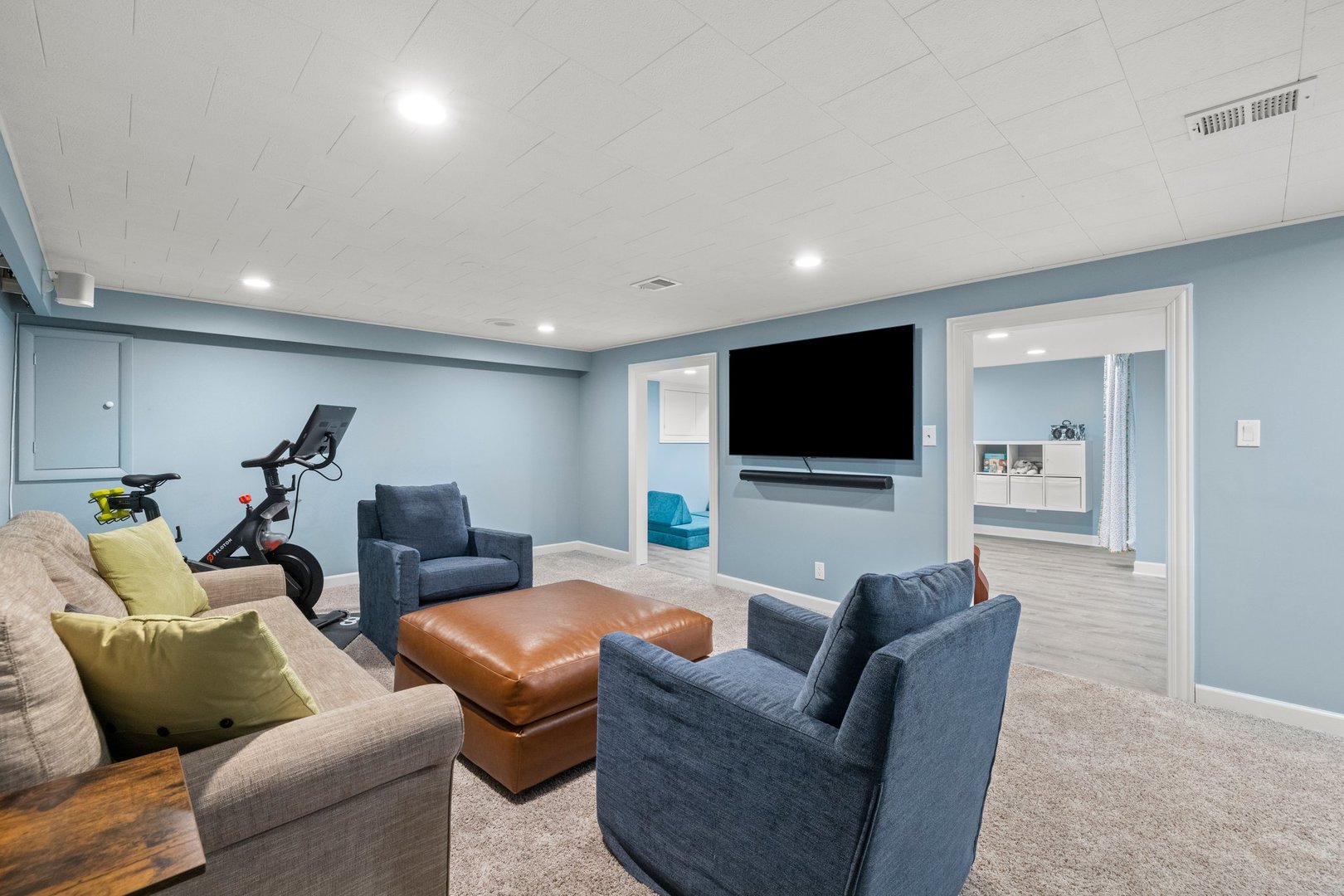 2441 Pick Drive Glenview, IL 60025 - Photo 34 of 43 a living room with furniture and a flat screen tv