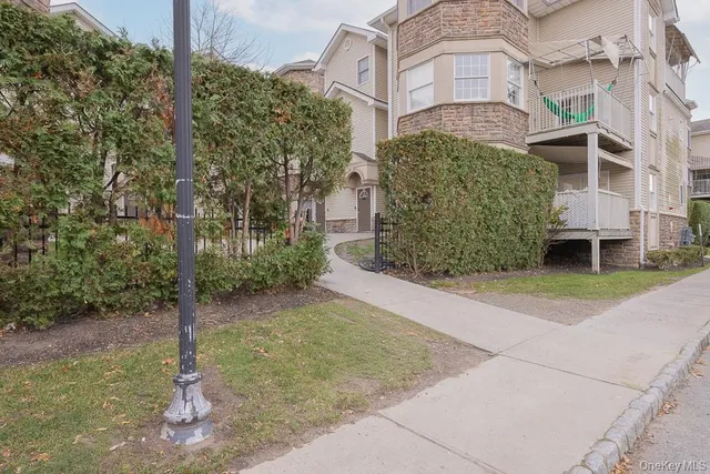 $770,000 | 3 Horizon Court, Unit 304, Monsey, NY 10952