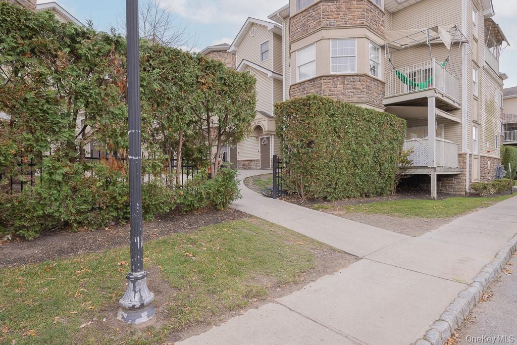 3 Horizon Court, Unit 304 Monsey, NY 10952 - Photo 8 of 36 a front view of a building