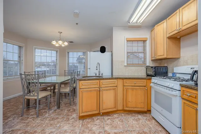 $770,000 | 3 Horizon Court, Unit 304, Monsey, NY 10952