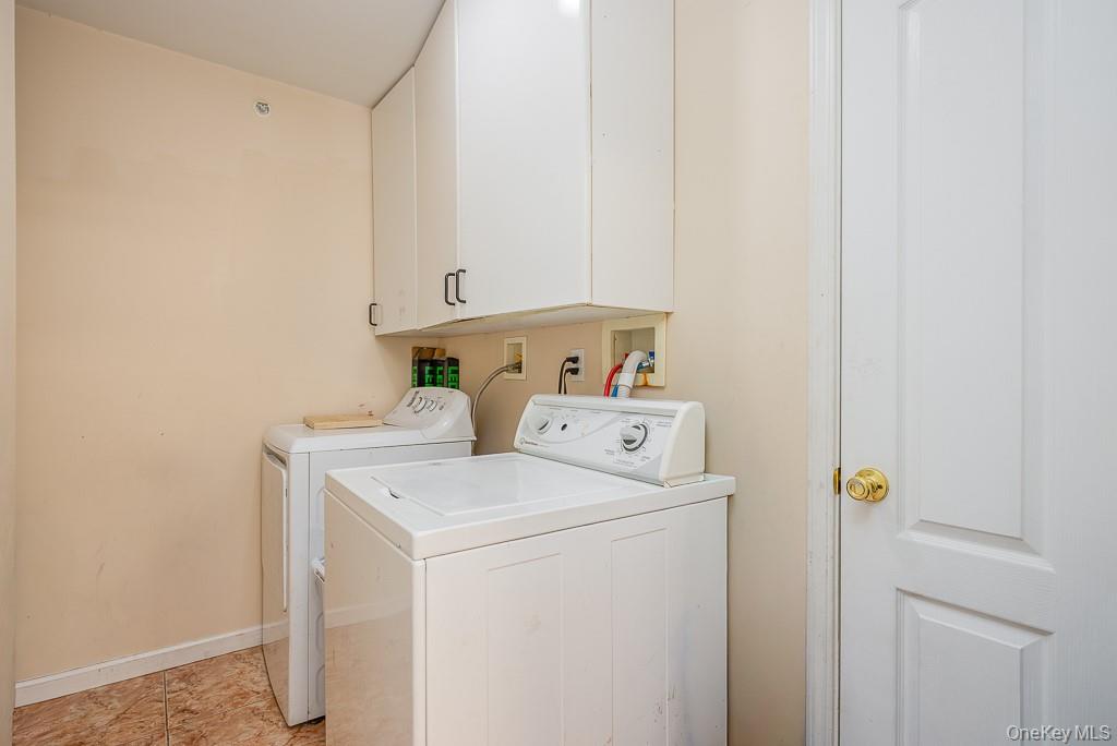 3 Horizon Court, Unit 304 Monsey, NY 10952 - Photo 23 of 36 a utility room with dryer and washer