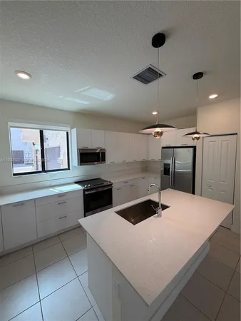 $4,400 | 4470 Northwest 83rd Avenue, Doral, FL 33166