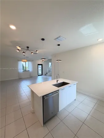 $4,400 | 4470 Northwest 83rd Avenue, Doral, FL 33166