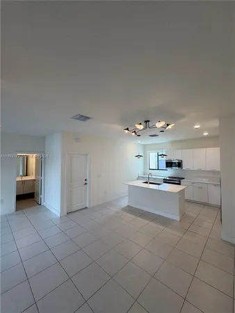 $4,400 | 4470 Northwest 83rd Avenue, Doral, FL 33166