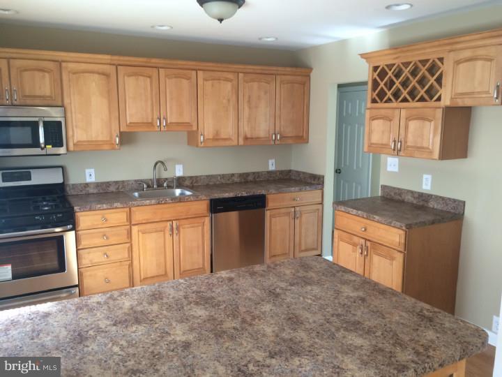 18 Knoll Road Stratford, NJ 08084 - Photo 3 of 24