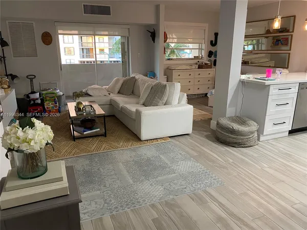 $2,600 | 2201 Brickell Avenue, Unit 92, Miami, FL 33129