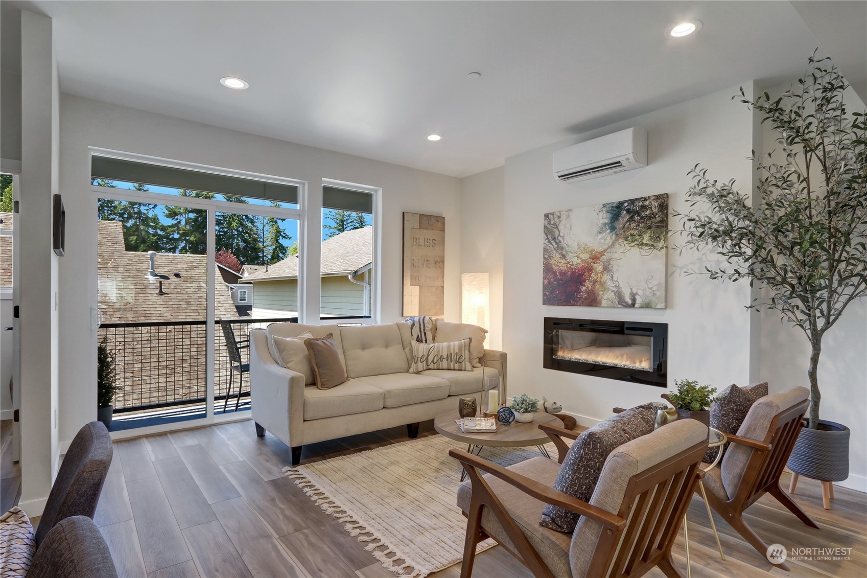 2527 Gibson Road, Unit E5 Everett, WA 98204 - Photo 3 of 24 a living room with furniture and a flat screen tv