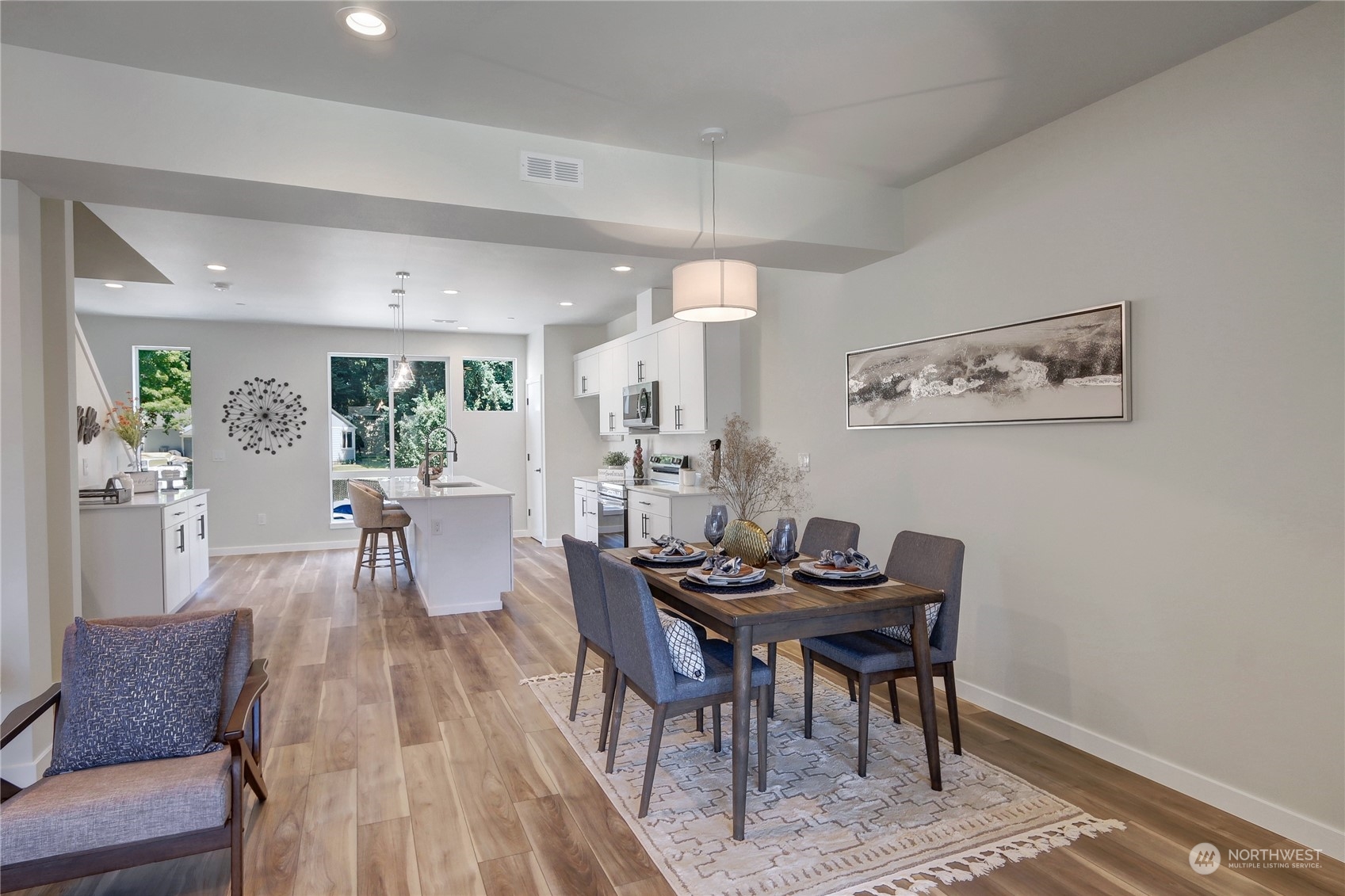 2527 Gibson Road, Unit E5 Everett, WA 98204 - Photo 5 of 24 a dining room with furniture a rug and wooden floor