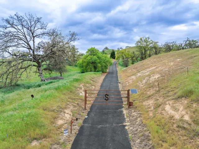 $729,950 | 20997 Auberry Road, Clovis, CA 93619