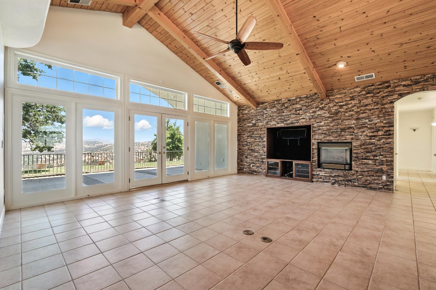 20997 Auberry Road Clovis, CA 93619 - Photo 7 of 72