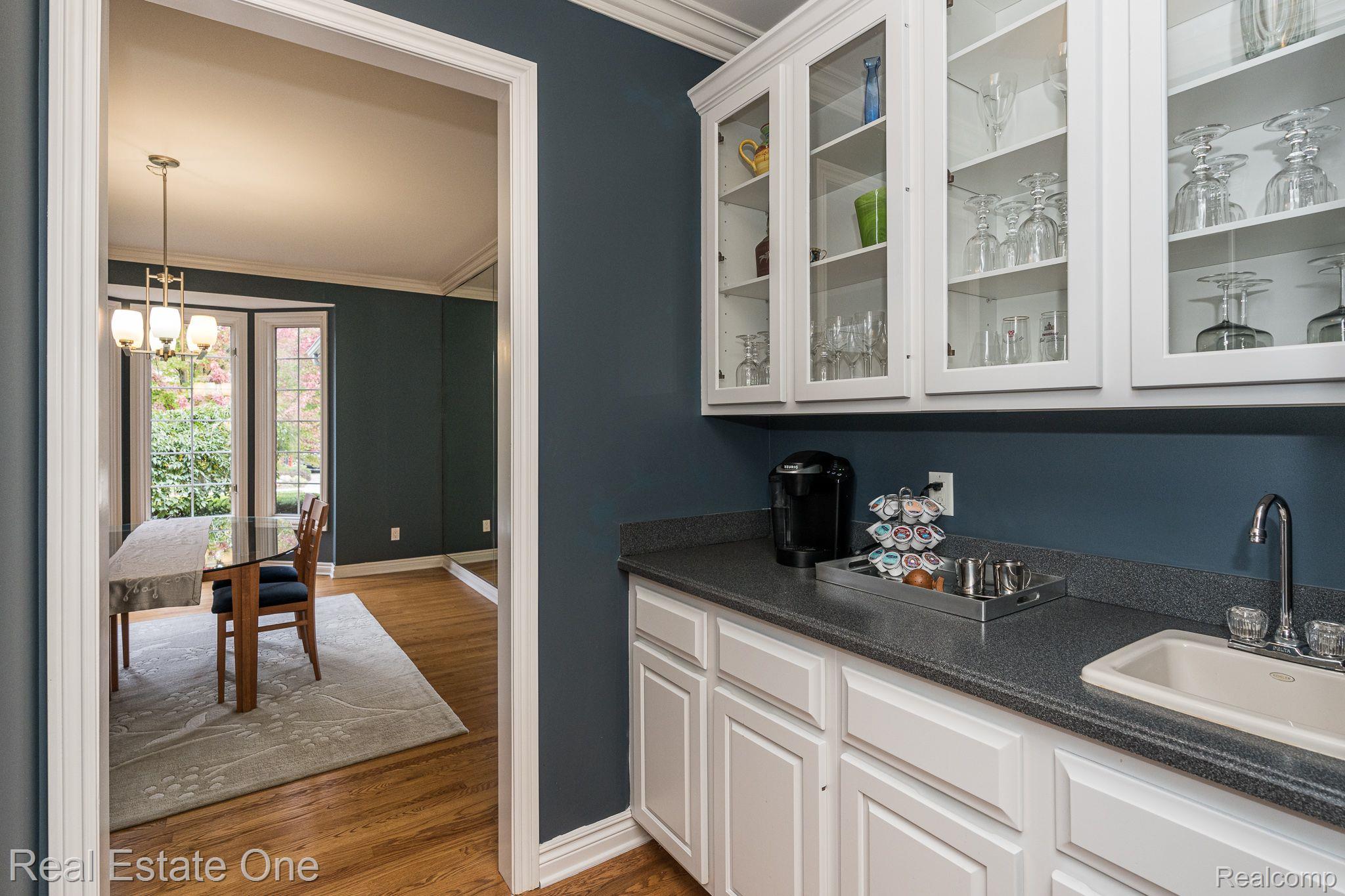 607 Springview Drive Rochester, MI 48307 - Photo 5 of 34 Gallery Image 5