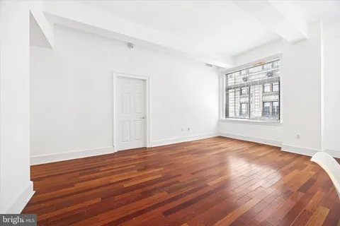 $275,000 | 1500 Chestnut Street, Unit 15H, Philadelphia, PA 19102