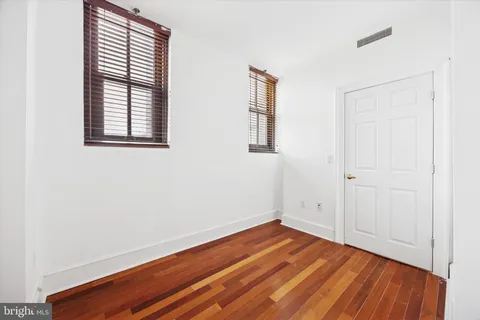 $275,000 | 1500 Chestnut Street, Unit 15H, Philadelphia, PA 19102
