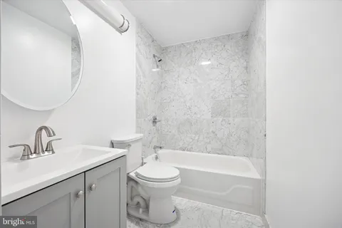 $275,000 | 1500 Chestnut Street, Unit 15H, Philadelphia, PA 19102