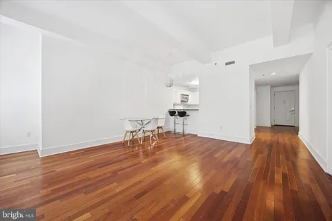 $275,000 | 1500 Chestnut Street, Unit 15H, Philadelphia, PA 19102