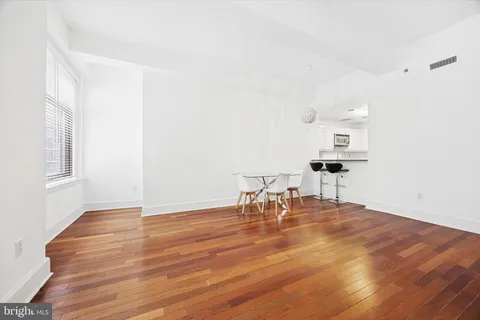 $275,000 | 1500 Chestnut Street, Unit 15H, Philadelphia, PA 19102