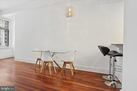 $275,000 | 1500 Chestnut Street, Unit 15H, Philadelphia, PA 19102