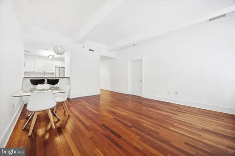 $275,000 | 1500 Chestnut Street, Unit 15H, Philadelphia, PA 19102