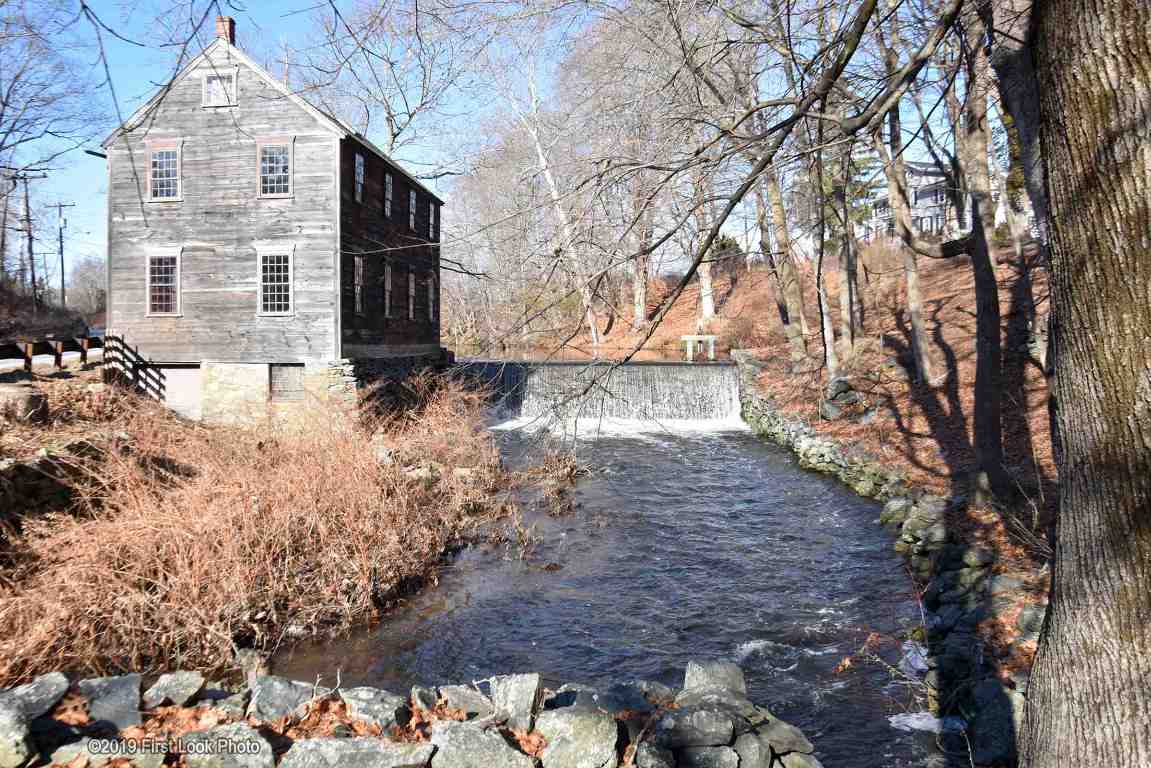 575 Great Road Lincoln, RI 02865 - Photo 38 of 40