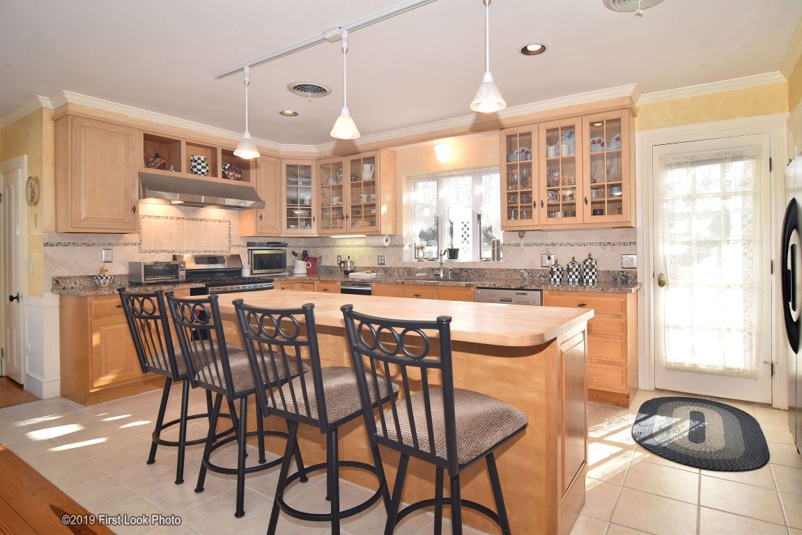 575 Great Road Lincoln, RI 02865 - Photo 6 of 40