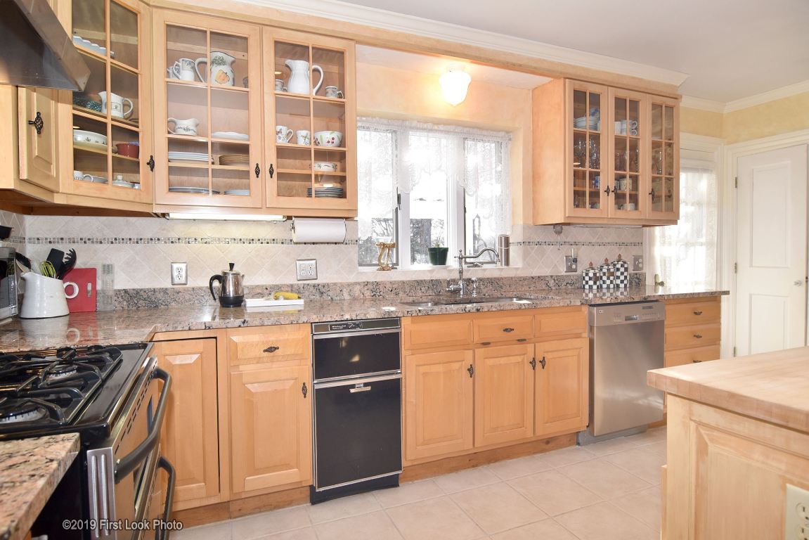 575 Great Road Lincoln, RI 02865 - Photo 8 of 40
