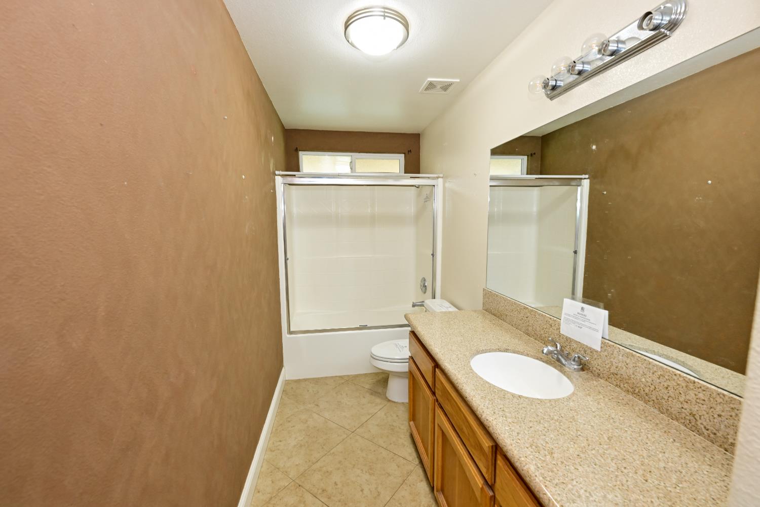 21088 Forest Glen Road Madera, CA 93638 - Photo 14 of 31 a bathroom with a sink and mirror