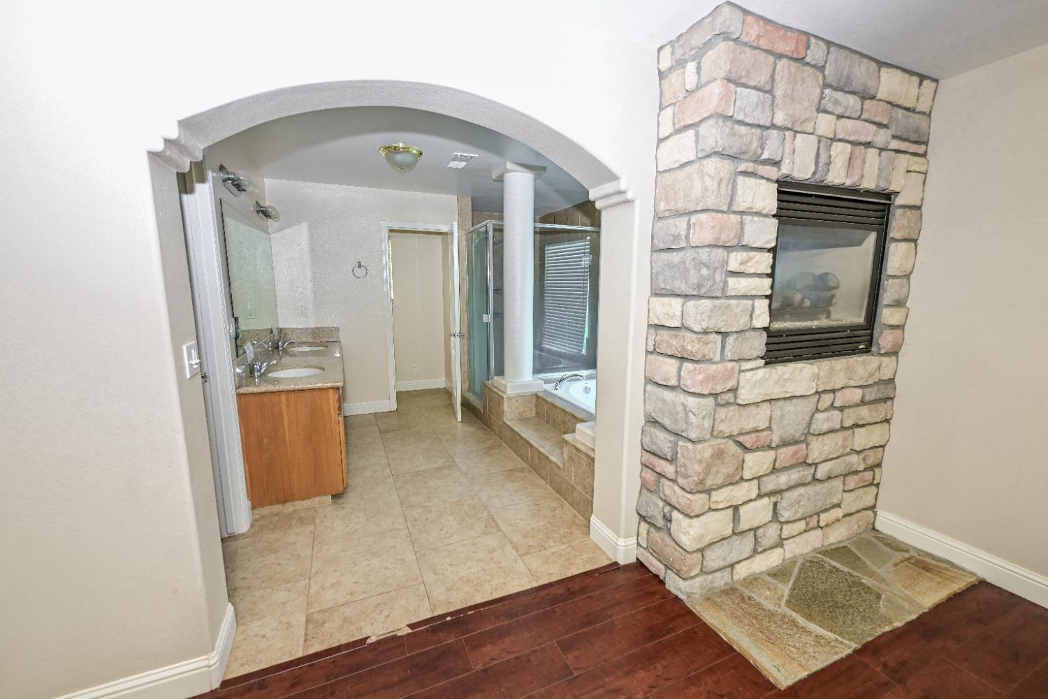21088 Forest Glen Road Madera, CA 93638 - Photo 19 of 31 an empty room with wooden floor and cabinet