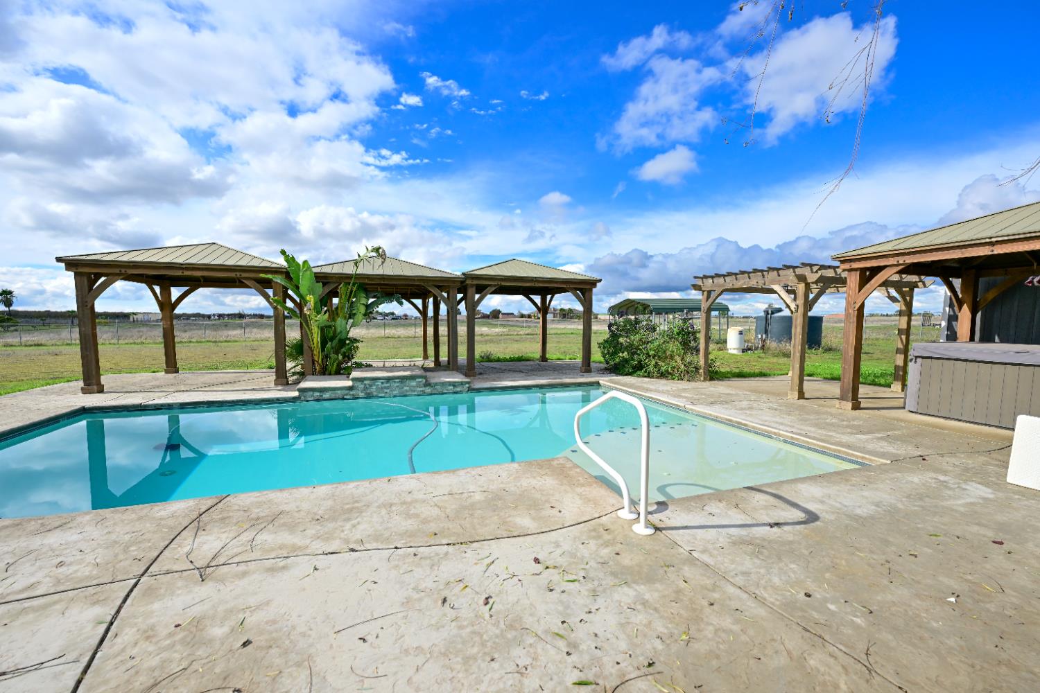 21088 Forest Glen Road Madera, CA 93638 - Photo 25 of 31 a view of swimming pool with a backyard
