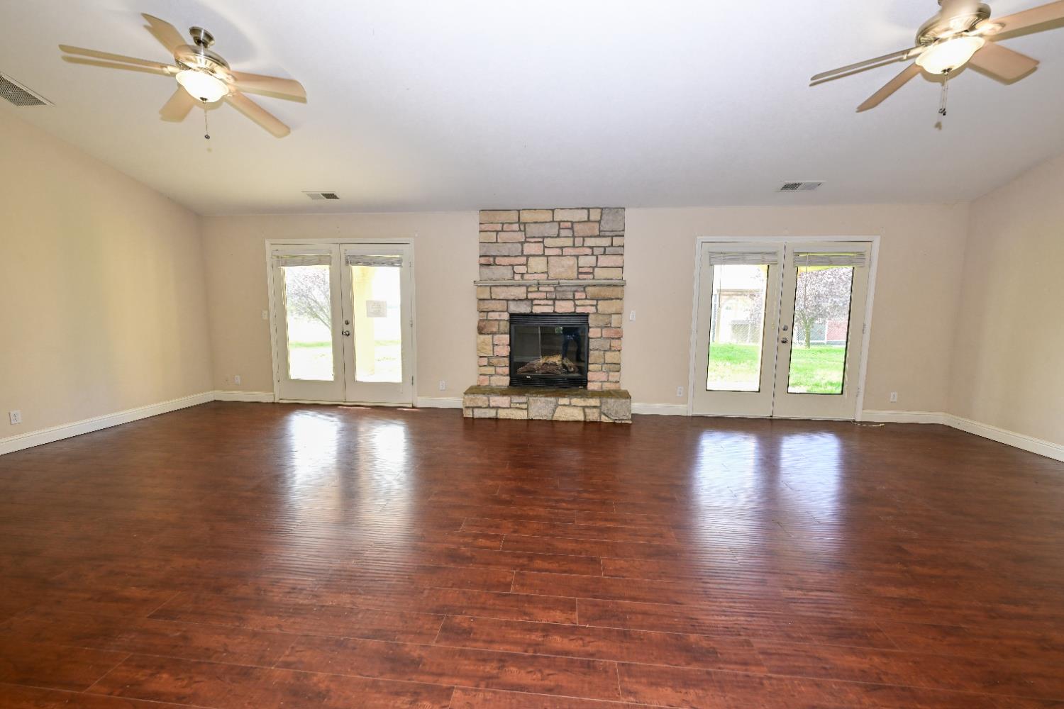 21088 Forest Glen Road Madera, CA 93638 - Photo 6 of 31 a view of empty room with wooden floor and fan