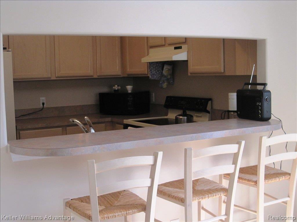 28806 Five Mile Road, Unit 1 Livonia, MI 48154 - Photo 8 of 13 Breakfast Bar