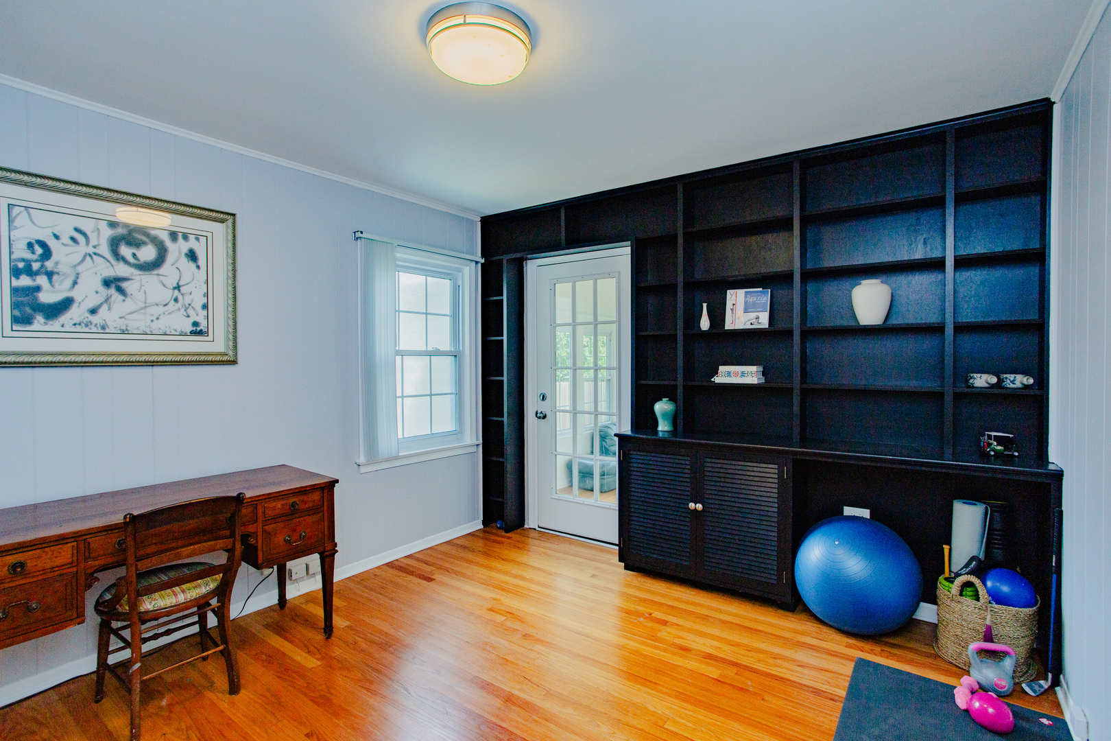 1749 North Happ Road Northbrook, IL 60062 - Photo 15 of 27 a bedroom with a workspace