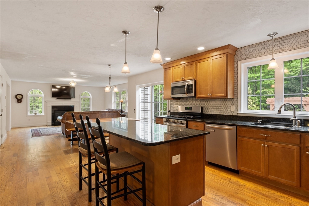 82 Lawrence Street Pepperell, MA 01463 - Photo 6 of 42