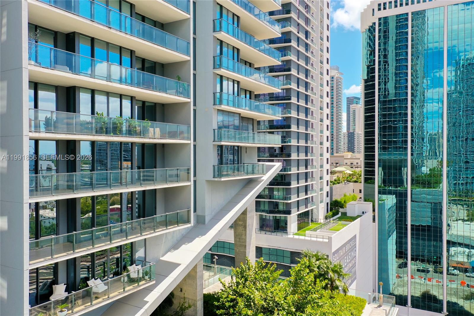 88 Southwest 7th Street, Unit 904 Miami, FL 33130 - Photo 10 of 34 a view of front door