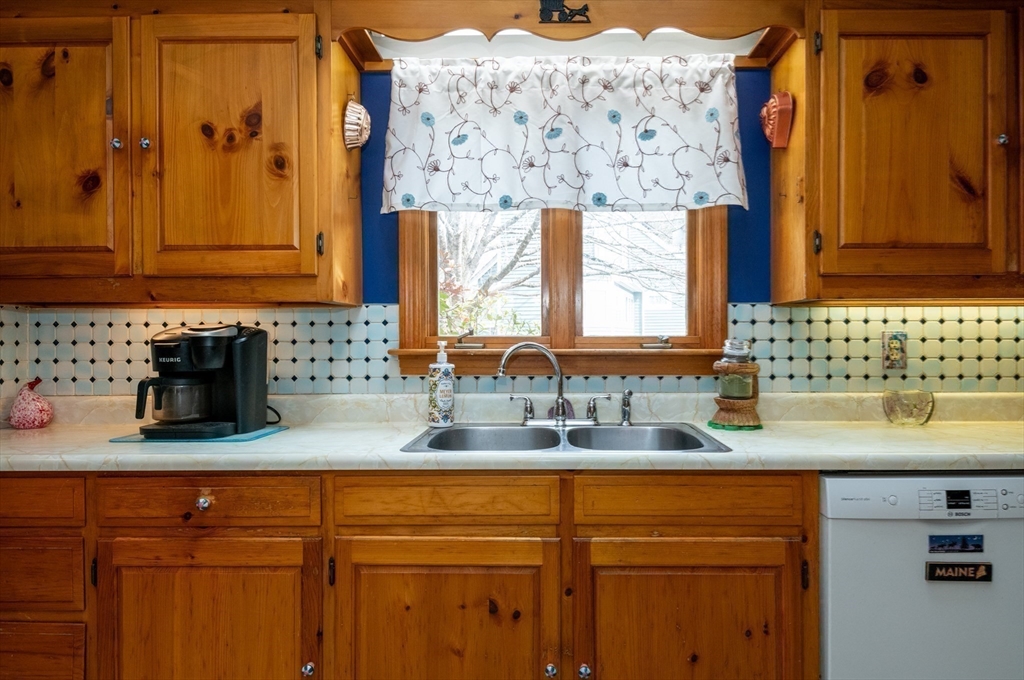 26 Nickerson Road Bedford, MA 01730 - Photo 12 of 40