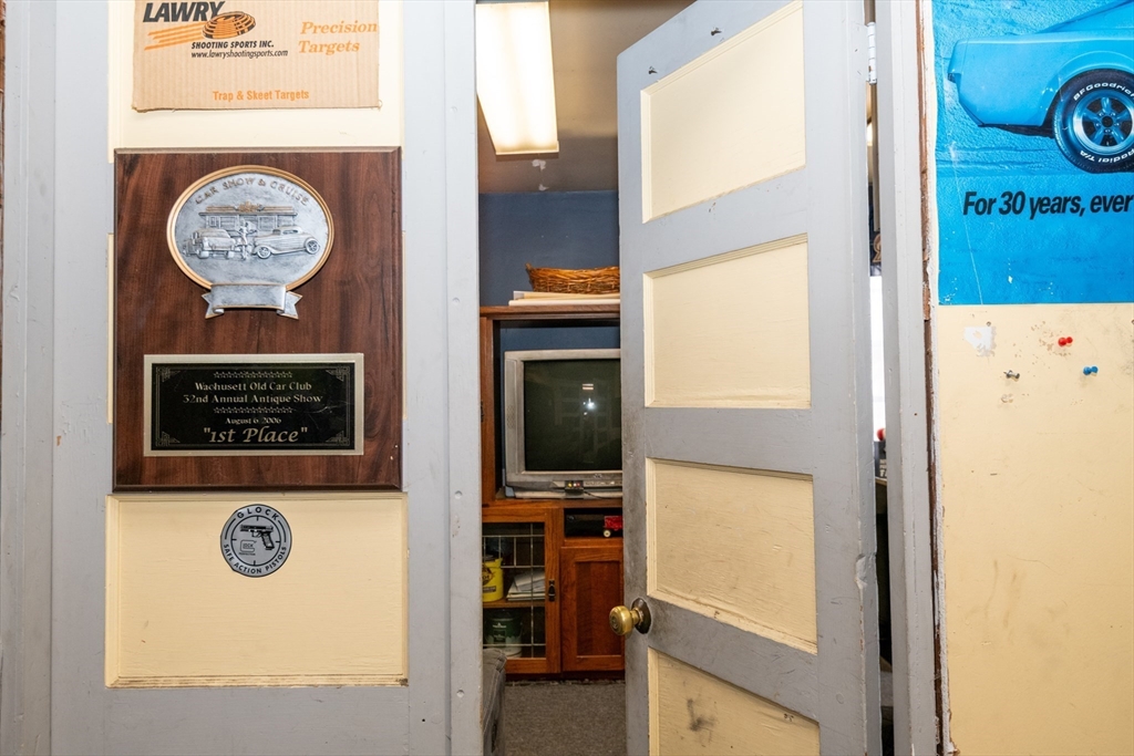 26 Nickerson Road Bedford, MA 01730 - Photo 31 of 40