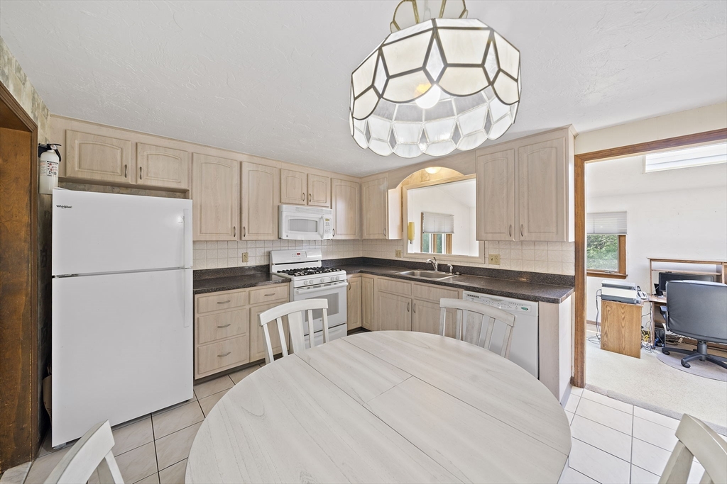 6 Sandy Ridge Circle Sharon, MA 02067 - Photo 8 of 33