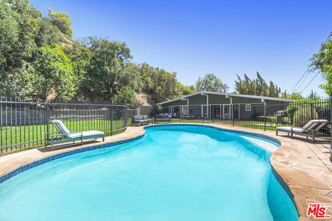 503 Devonwood Road Altadena, CA 91001 - Photo 37 of 41