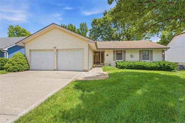 $348,000 | 105 Southeast Colony Drive, Lee's Summit, MO 64063