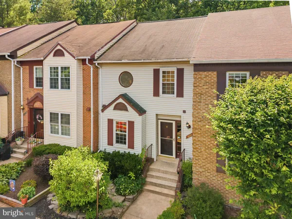 $3,200 | 6088 Heatherwood Drive, Alexandria, VA 22310