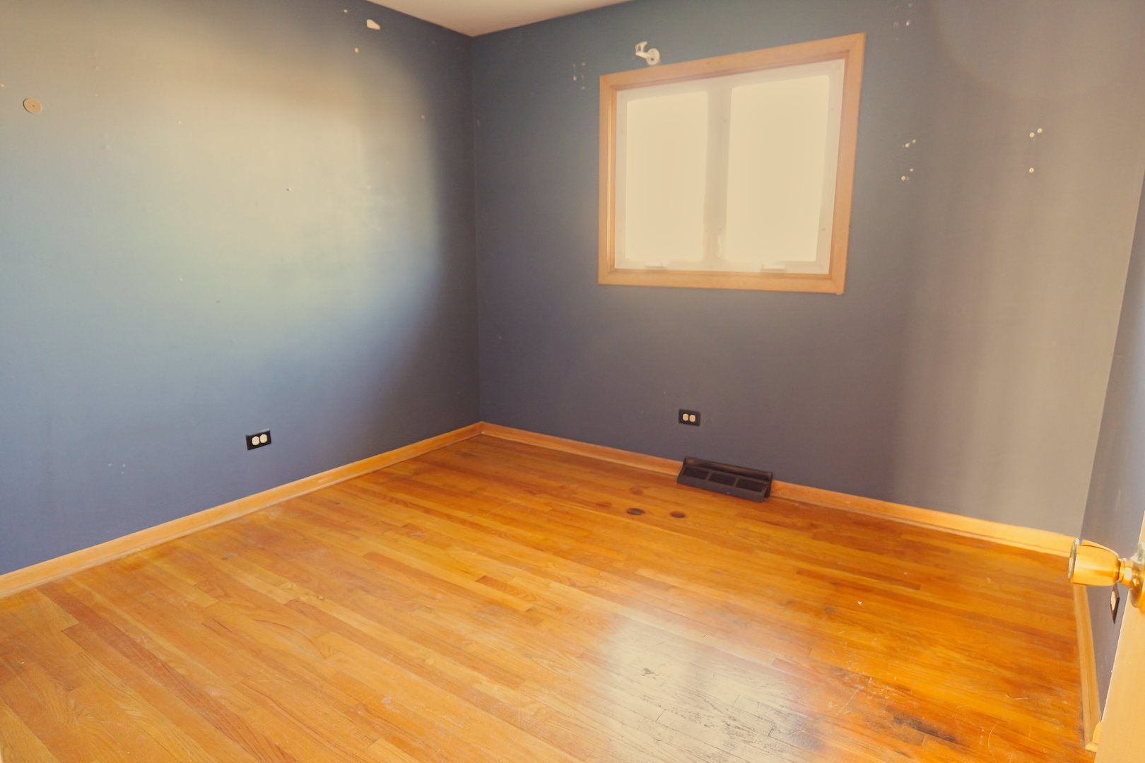 6432 Cedar Road Oak Forest, IL 60452 - Photo 7 of 14 a view of a room with a window