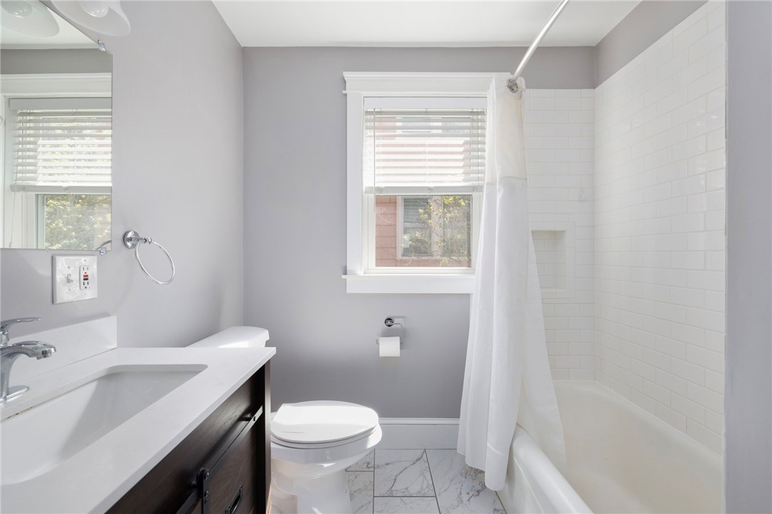 92 Colonial Road Providence, RI 02906 - Photo 16 of 49 Gallery Image 16