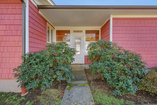 a view of a pathway both side of house