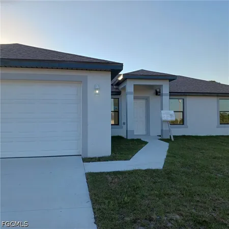 $2,000 | 934 Marilyn Avenue South, Lehigh Acres, FL 33974