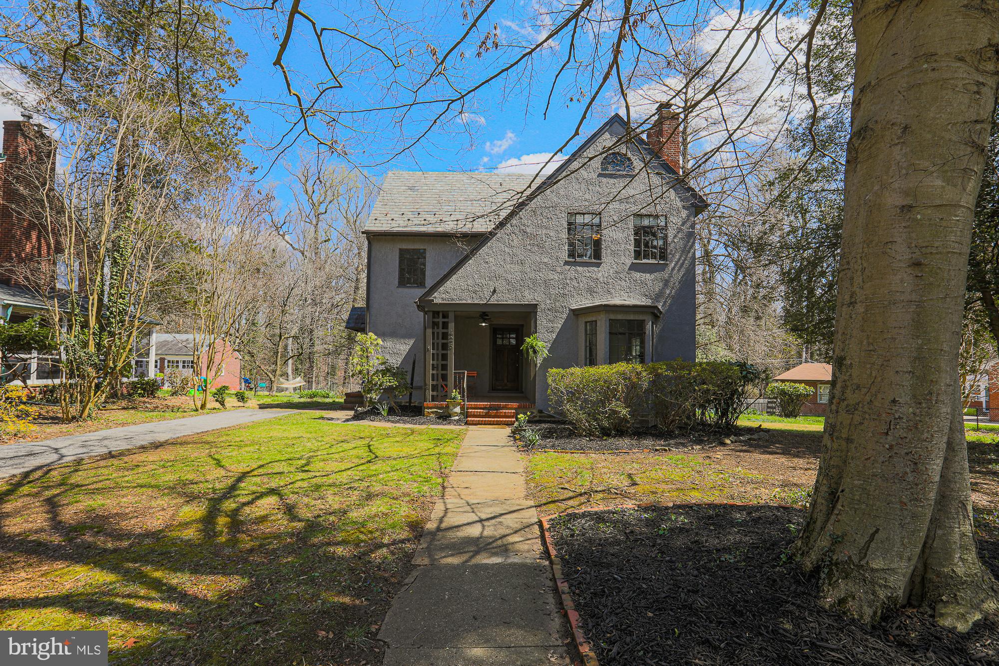 425 Nottingham Road Baltimore, MD 21229 - Photo 57 of 70 Front exterior + driveway