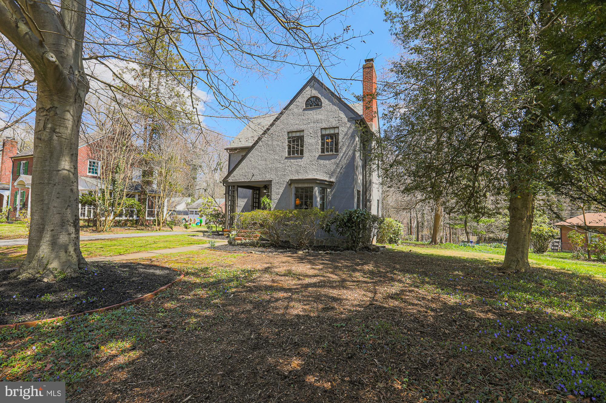 425 Nottingham Road Baltimore, MD 21229 - Photo 58 of 70 Front and side yard