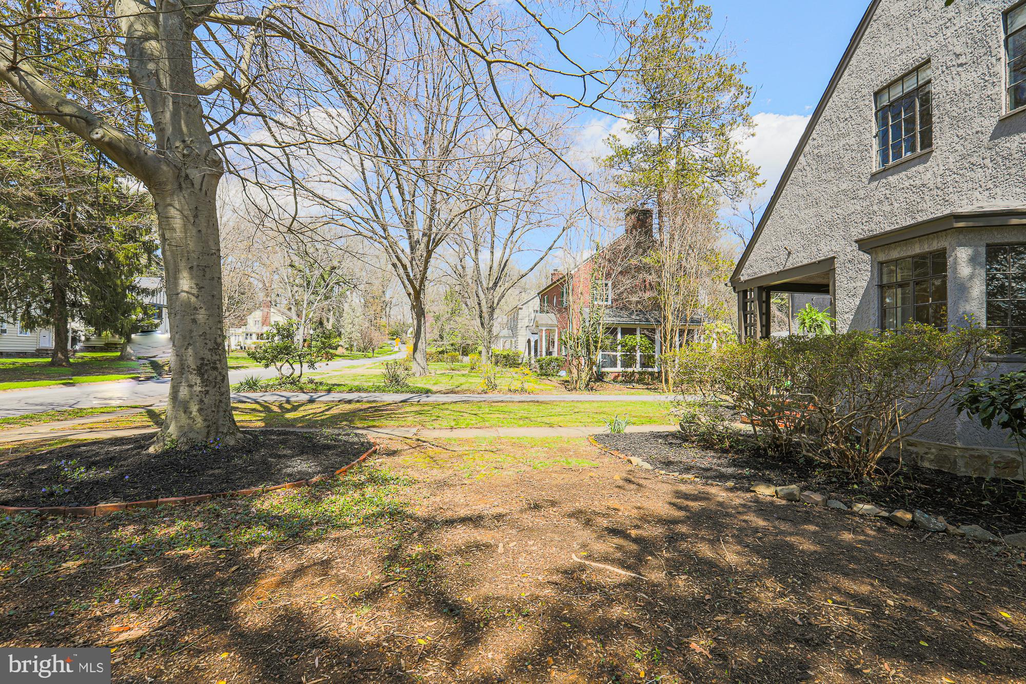 425 Nottingham Road Baltimore, MD 21229 - Photo 59 of 70 Front yard